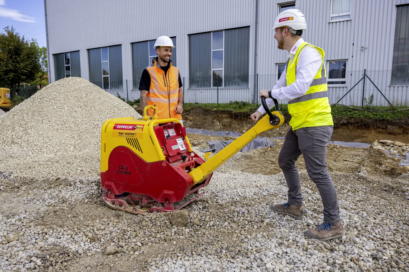 Rüttelplatte im Einsatz