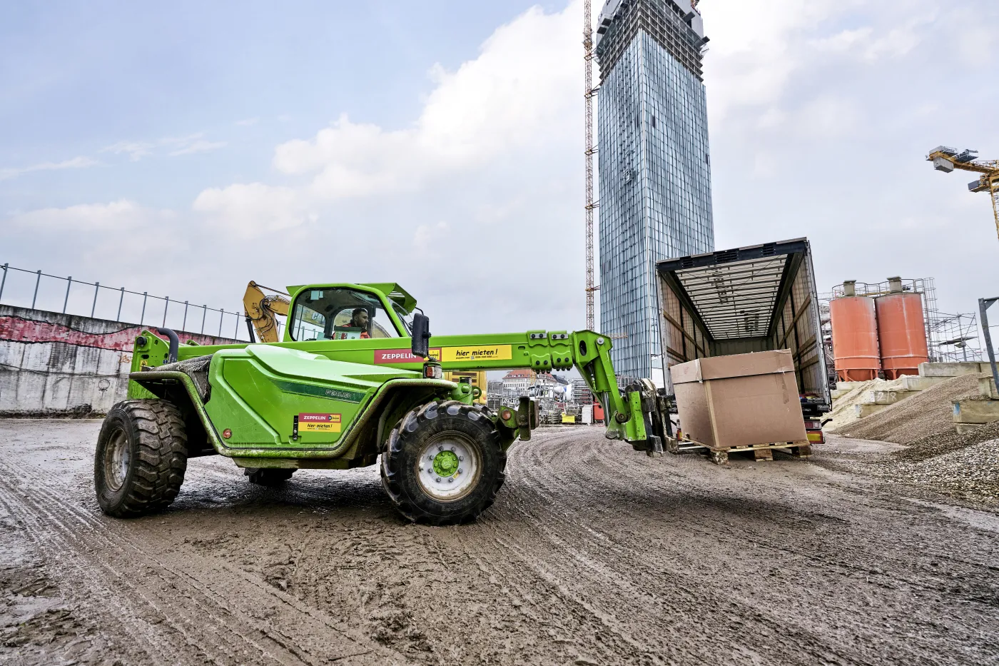 Materiallogistik: Merlo verlädt Palette