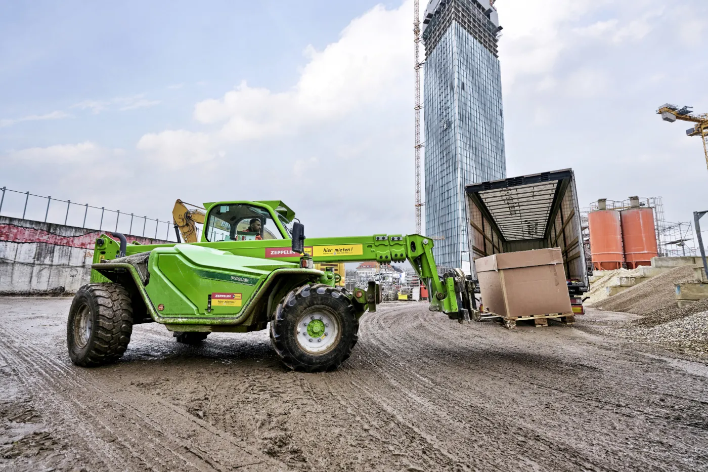 Materiallogistik: Merlo verlädt Palette