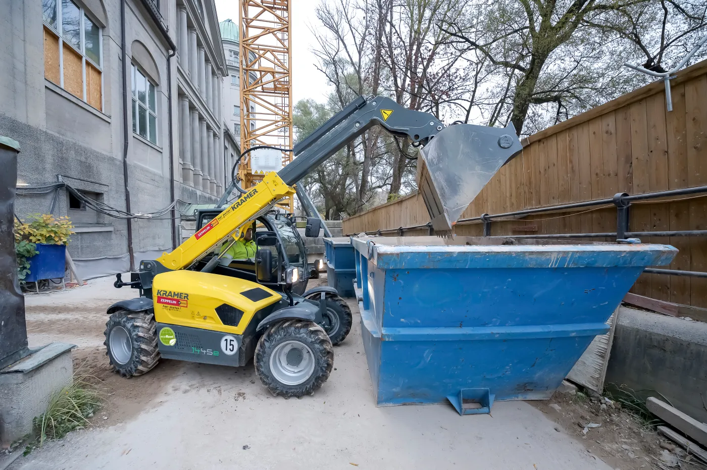 Elektrischer Radlader mit Teleskopfunktion