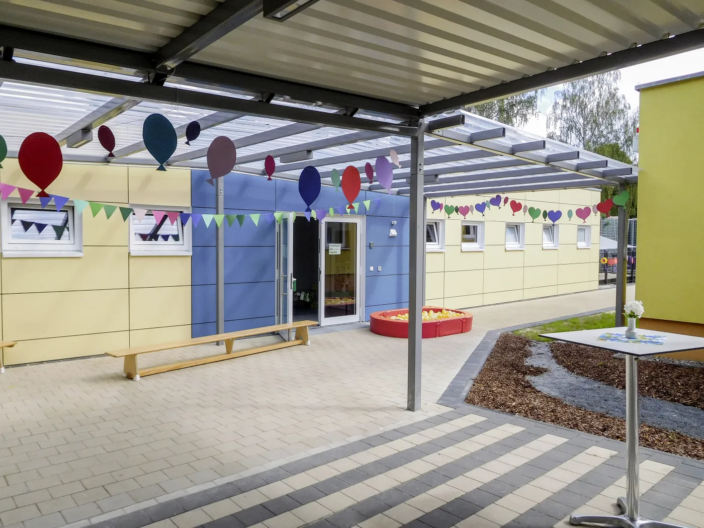 Kita Modulgebäude Außenbereich