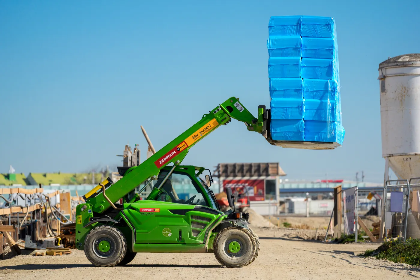 Merlo verlädt Palette