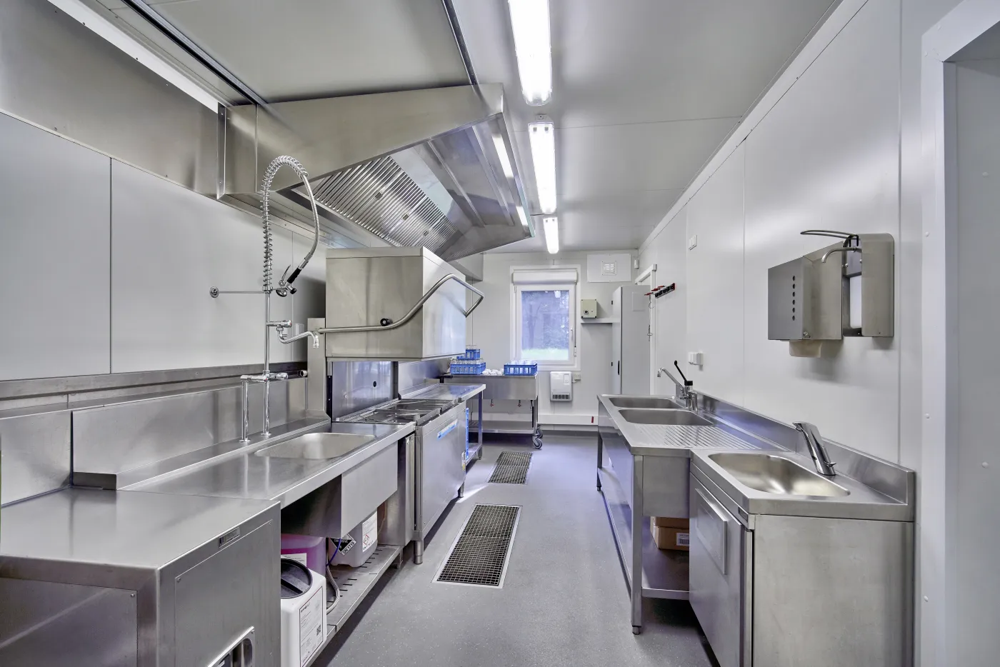 Spülküche-Modulanlage-Container-Schule-GutsMuths-Berlin