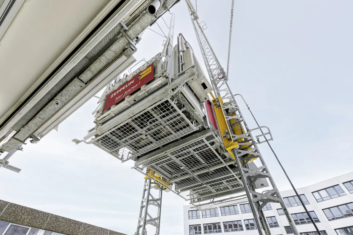 Zeppelin-Rental-Abrissarbeiten-Köln-Aufzug