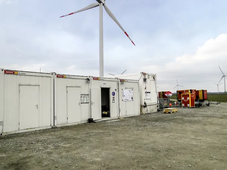 Containeranlage auf einer Baustelle